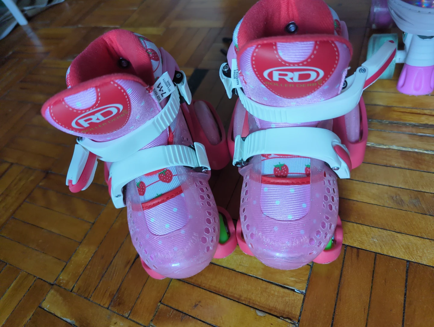RD Roller Derby Skates Youth Size 7-11 Pink Strawberry Print