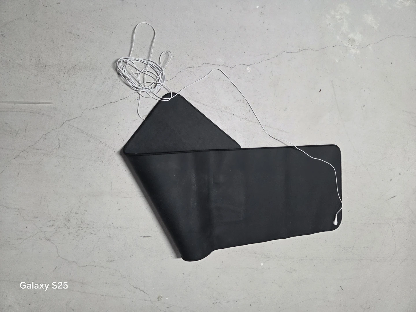 Black mouse pad with cable - photo 4