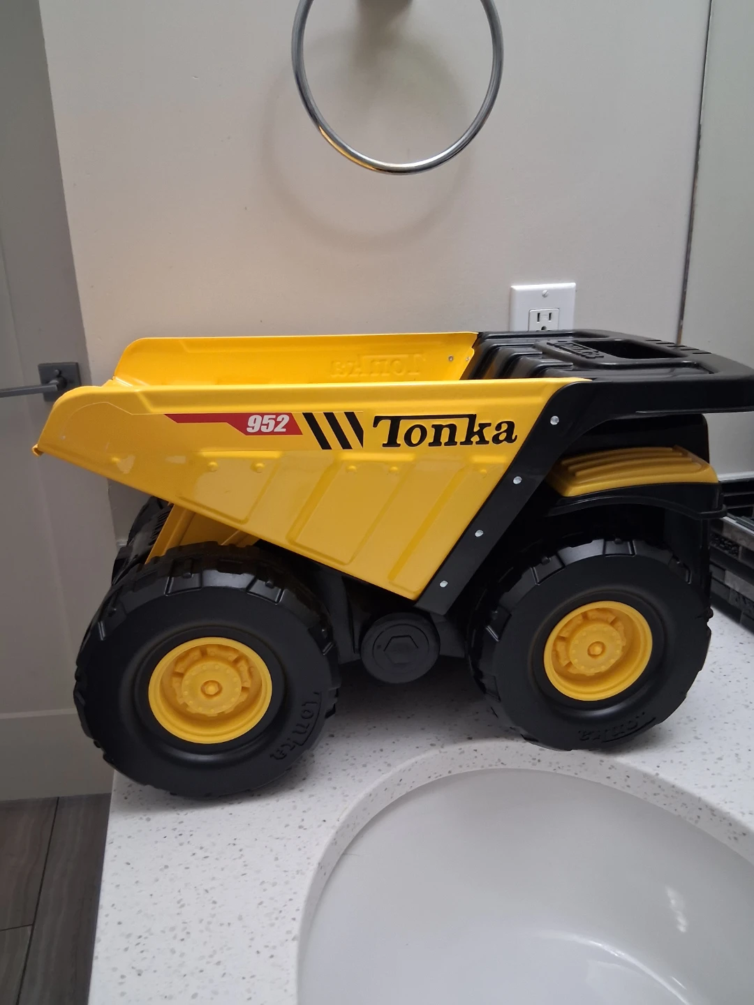 Tonka - Steel Classic Toughest Mighty Dump Truck .