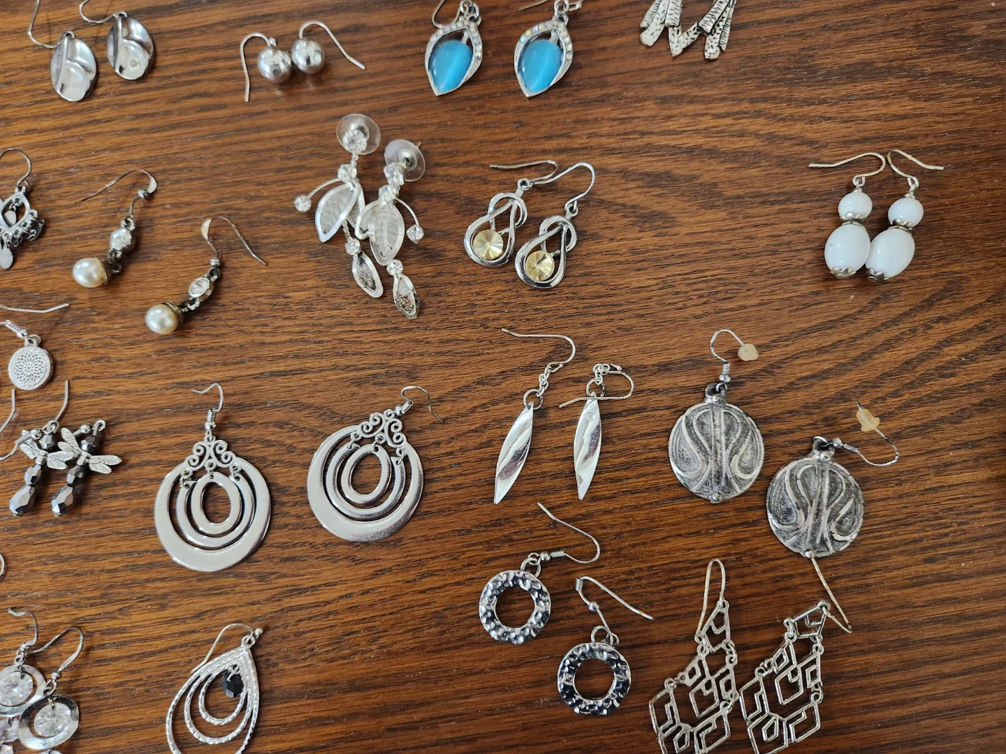 Assorted Lot of Women's Fashion Earrings - photo 3