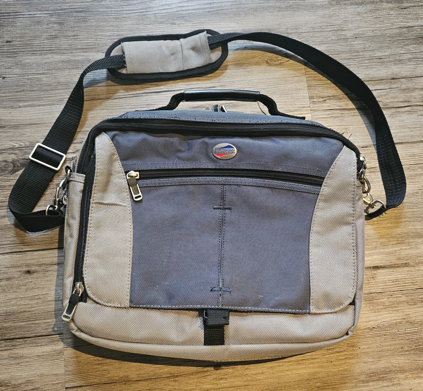 American Tourister Messenger Bag