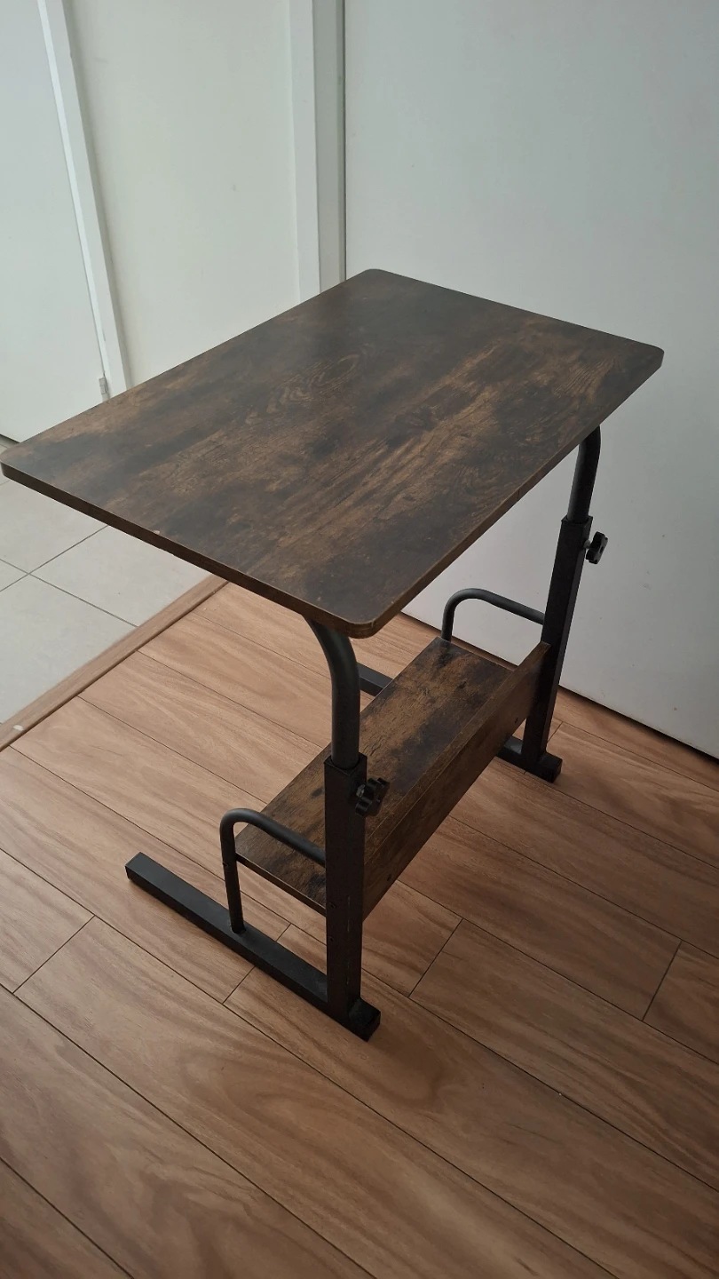 Adjustable side table on wheels  ⚽️