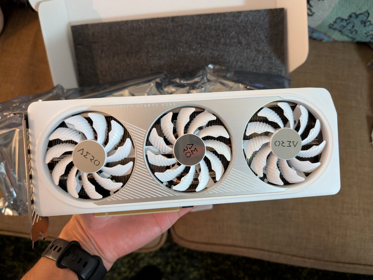 GIGABYTE AERO GeForce RTX 4060