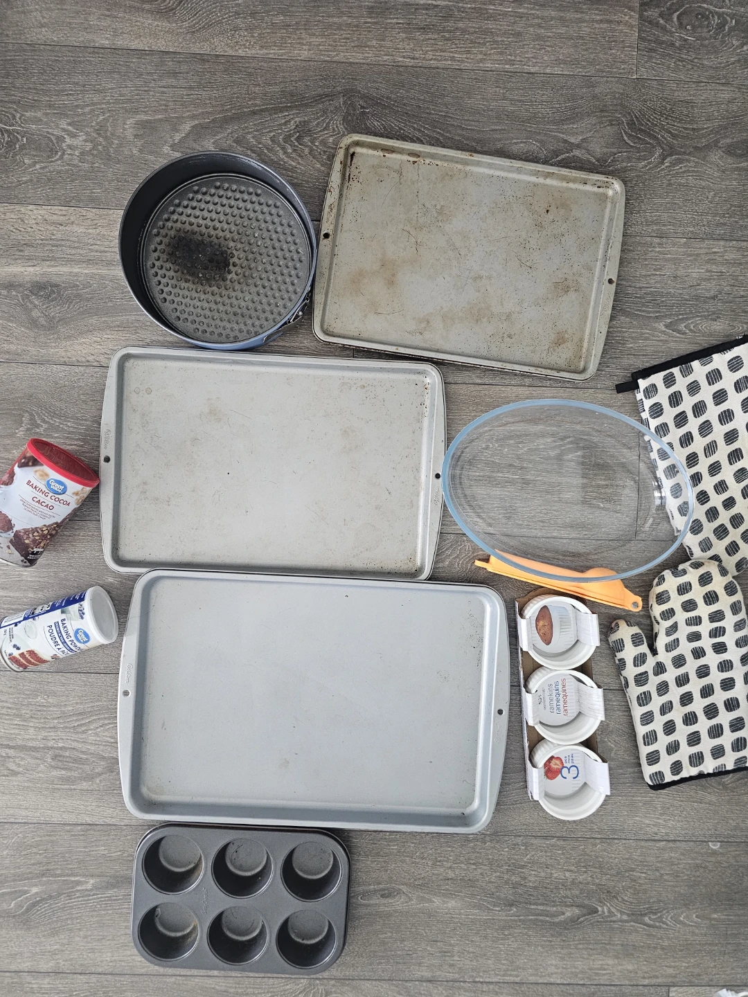 Wilton Baking Pans and Glass Dish Set