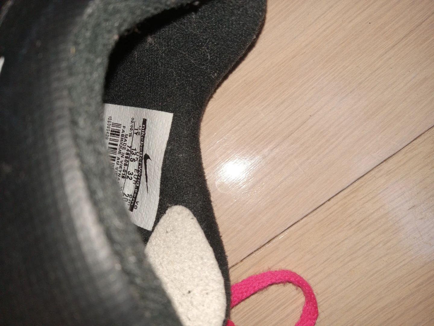 GIRLS 1Y Nike Soccer Cleats & Shin Guards - photo 4
