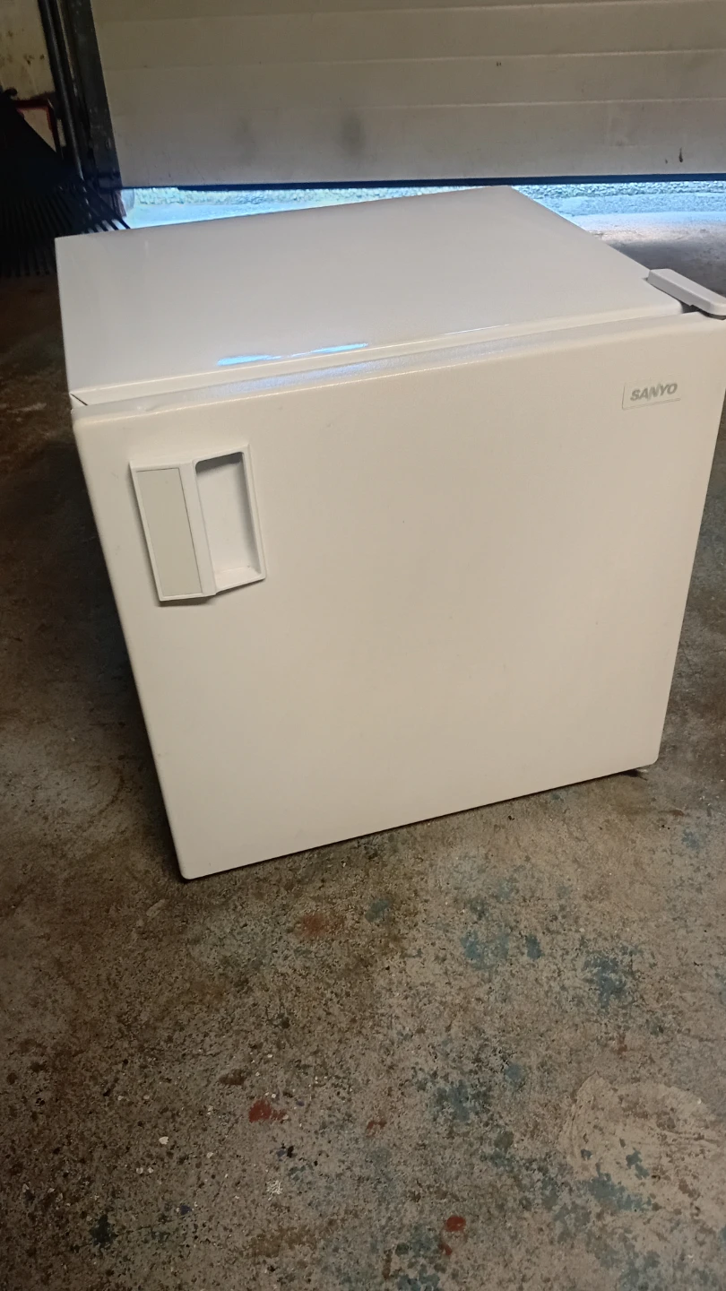 Sanyo Mini Fridge