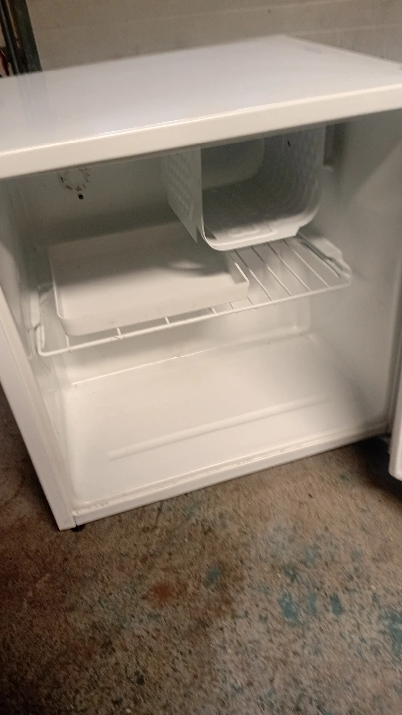 Sanyo Mini Fridge - photo 2