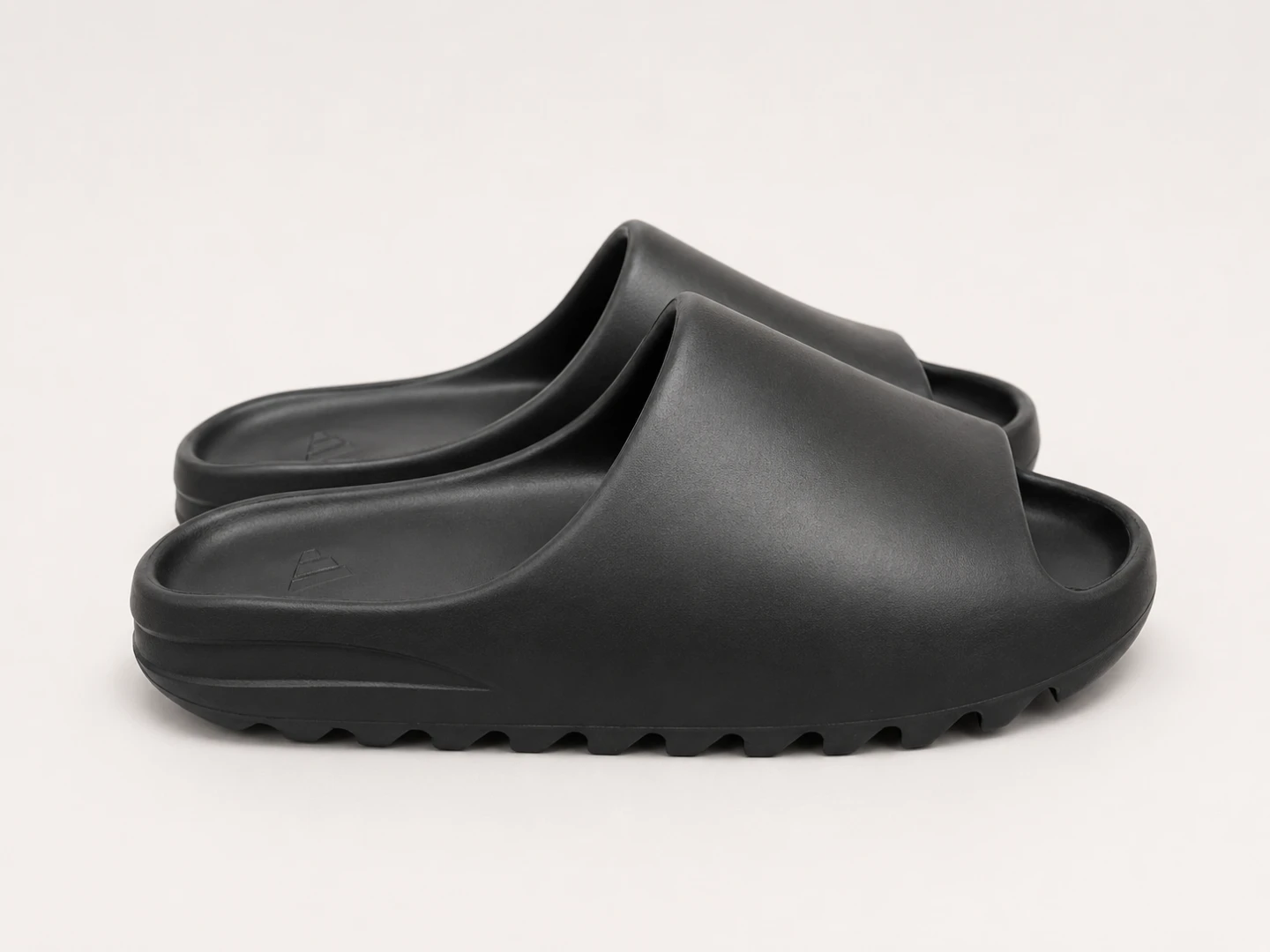 Adidas Yeezy Slide - photo 3