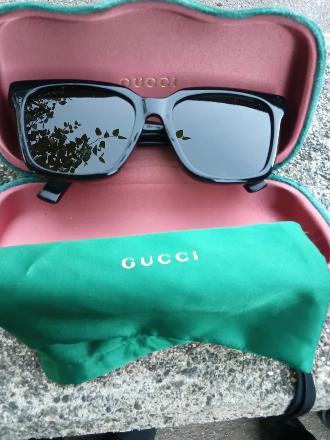 Gucci Sunglasses with Case - photo 3
