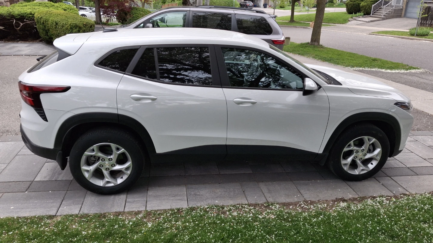 2024 TRAX LS. 17.800km, no accident.