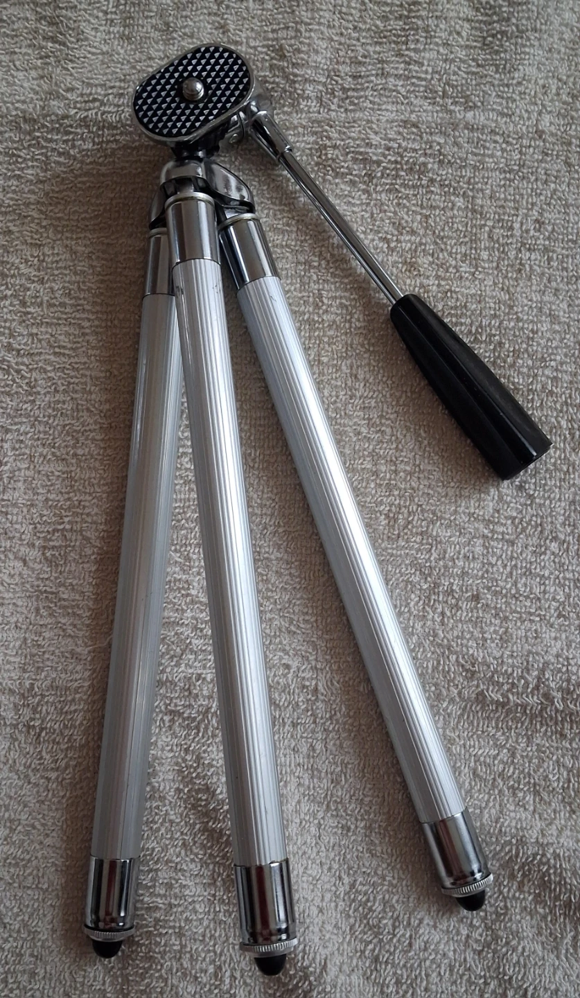 Vintage Tabletop Tripod with Carrying Case - photo 2