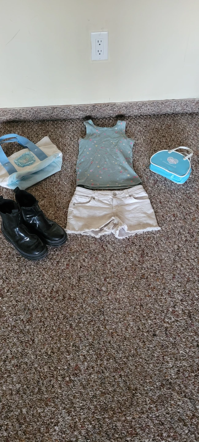 Girls outfit and boots (7 to 8 years old)