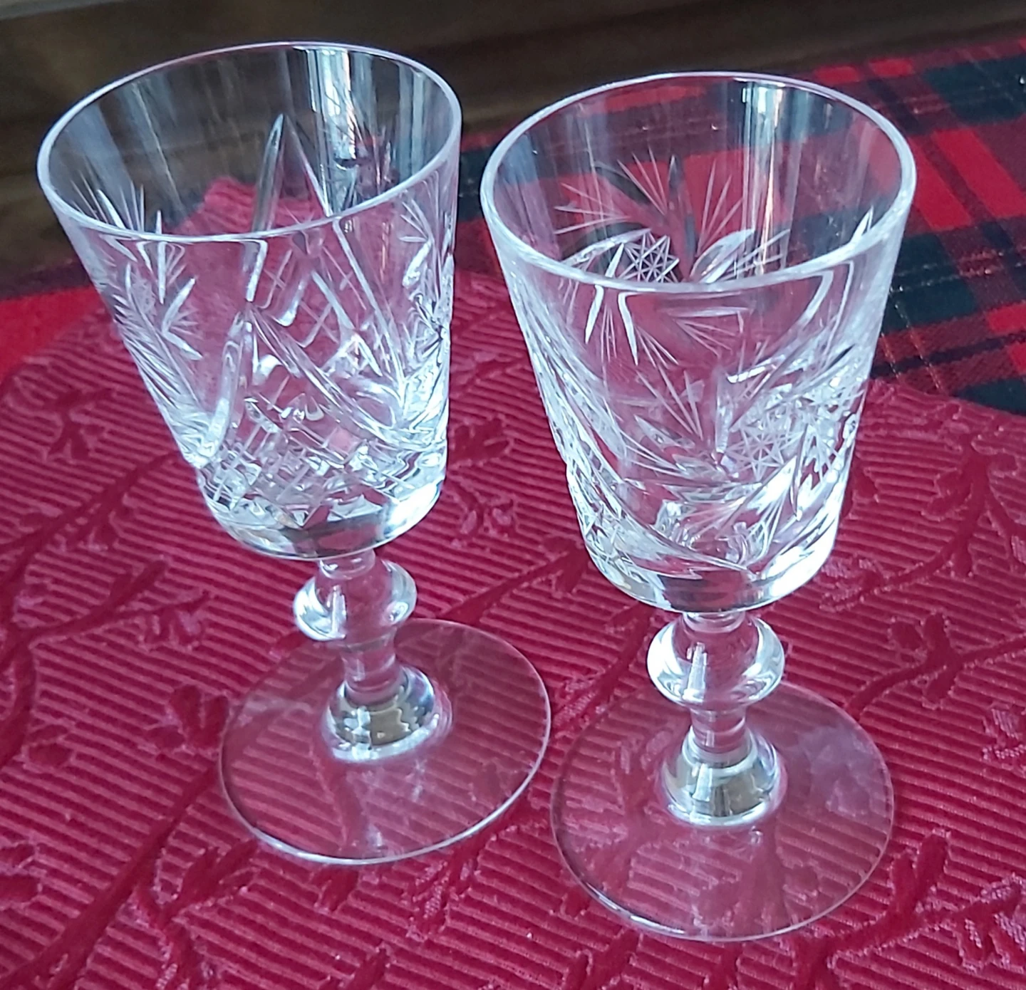 Set of 2 Crystal Pinwheel Port Glasses