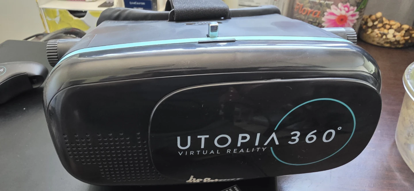 Utopia 360 Virtual Reality Headset with Remote