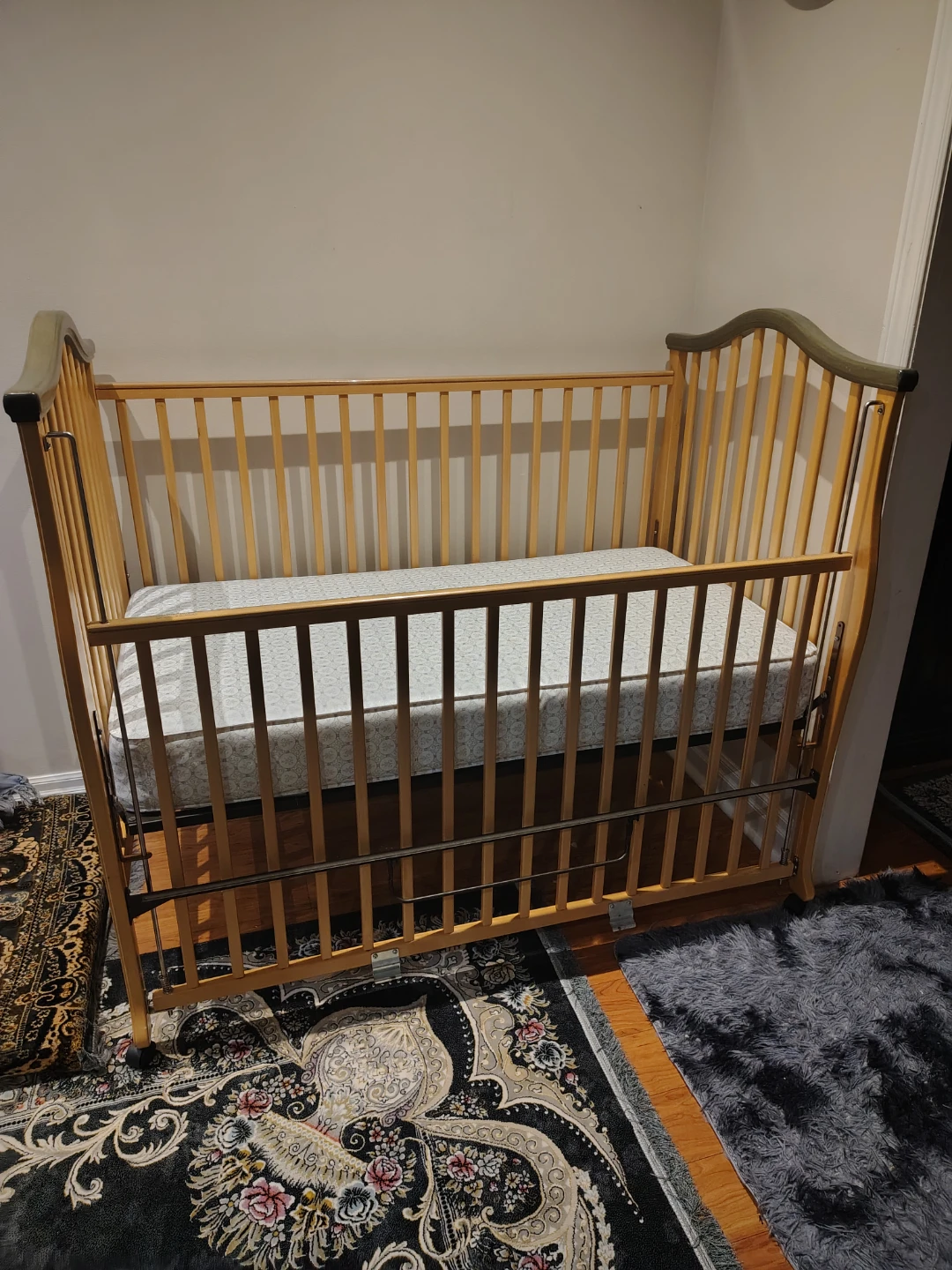 Wooden Baby Crib with Mattress - photo 2
