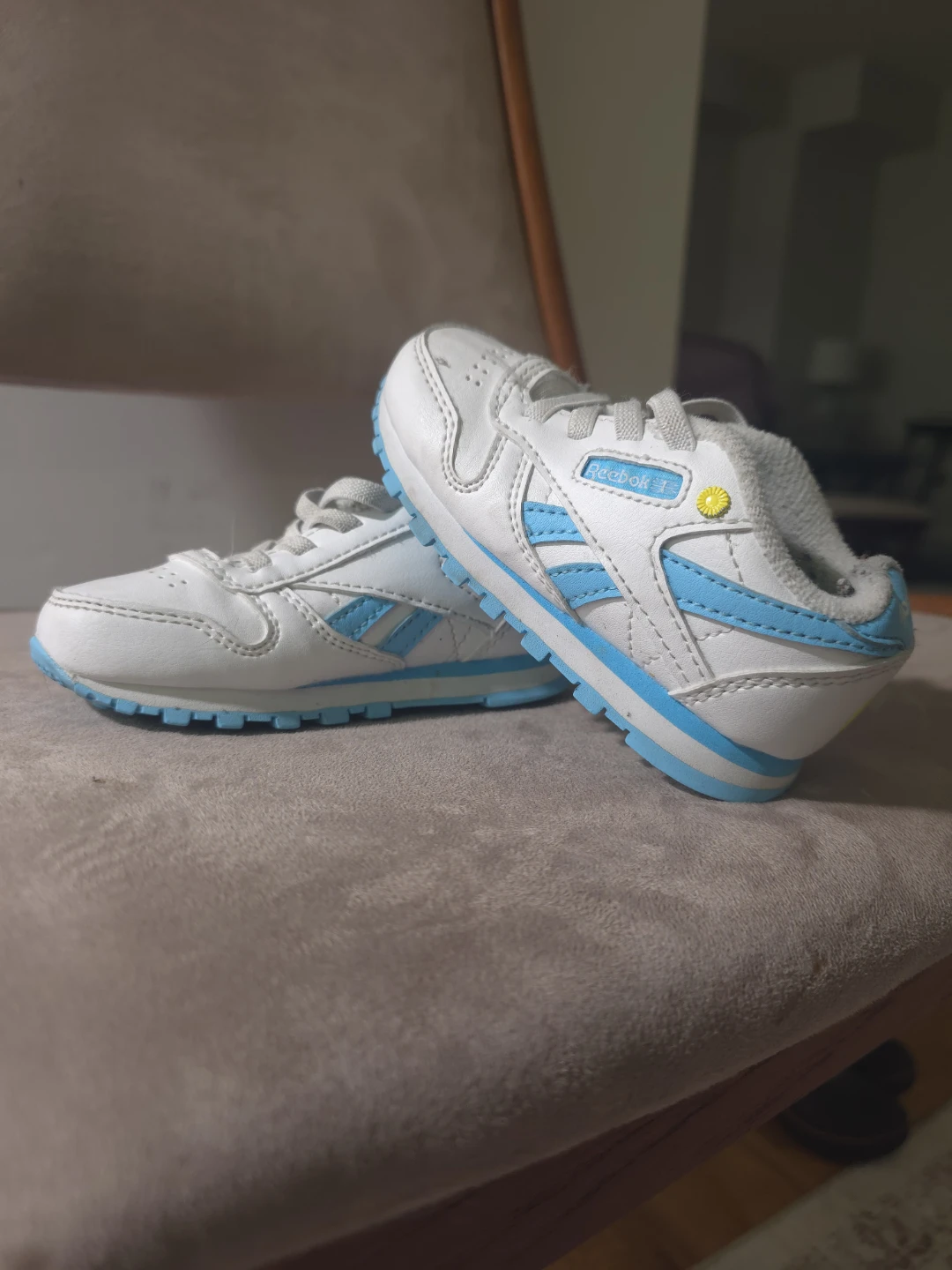 Reebok White & Blue Toddler Sneakers size 6