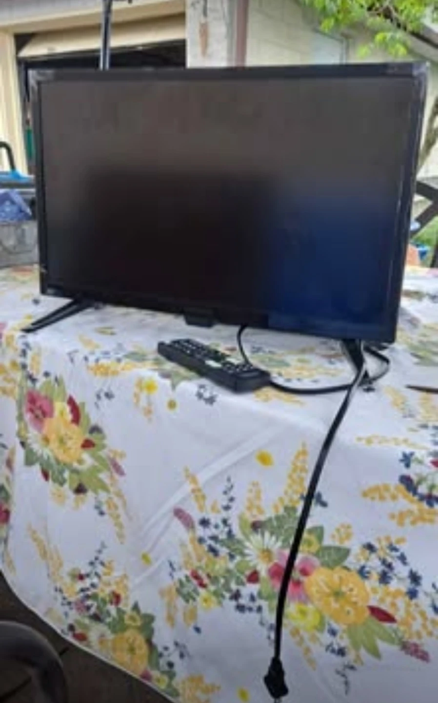Insignia 24" Compact LED Smart TV ⚽
