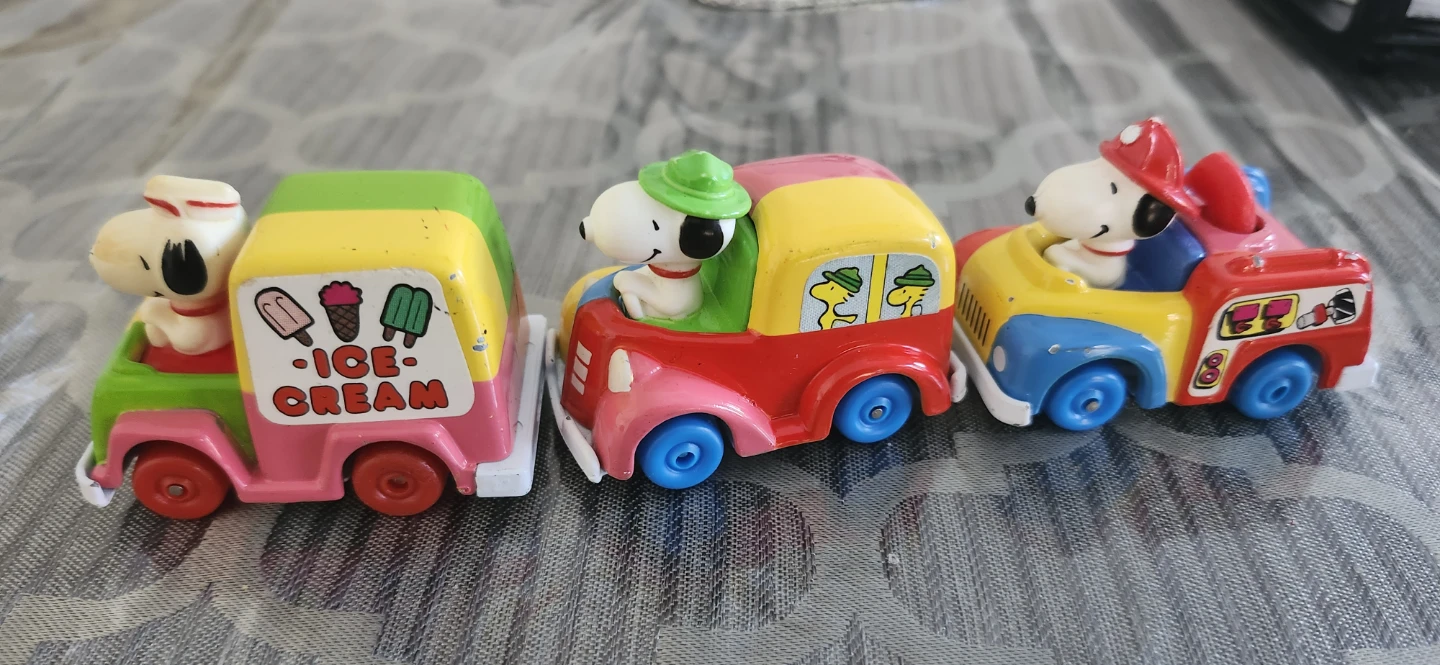 Vintage Peanuts diecast toy cars, set of 3 - photo 3