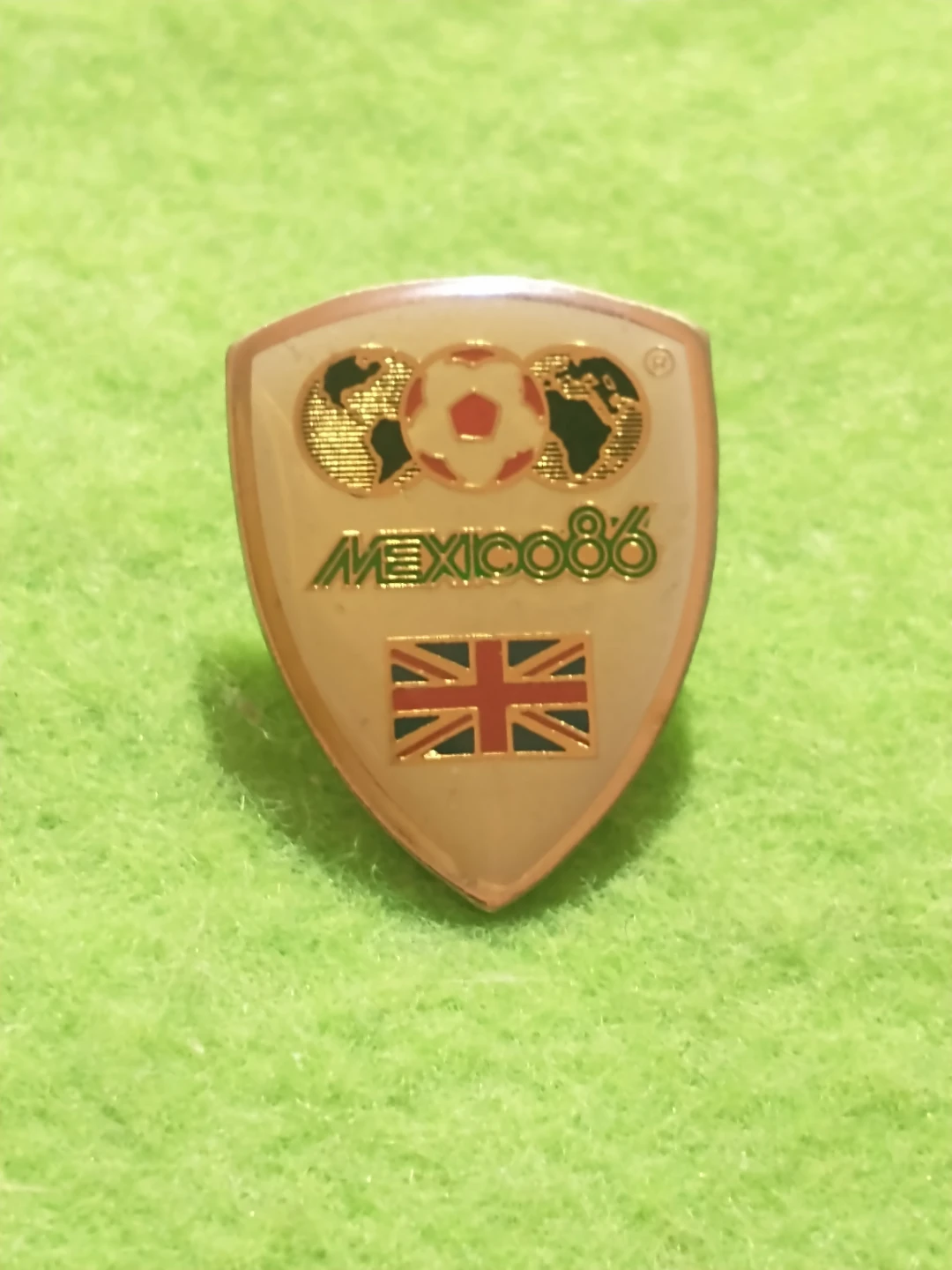Authentic Mexico 86 World Cup England Soccer Pin dated 1984