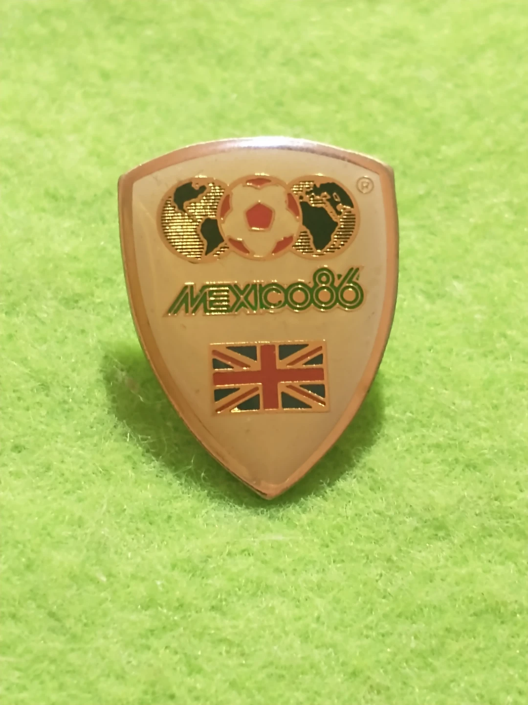 Authentic Mexico 86 World Cup England Soccer Pin dated 1984 - photo 2