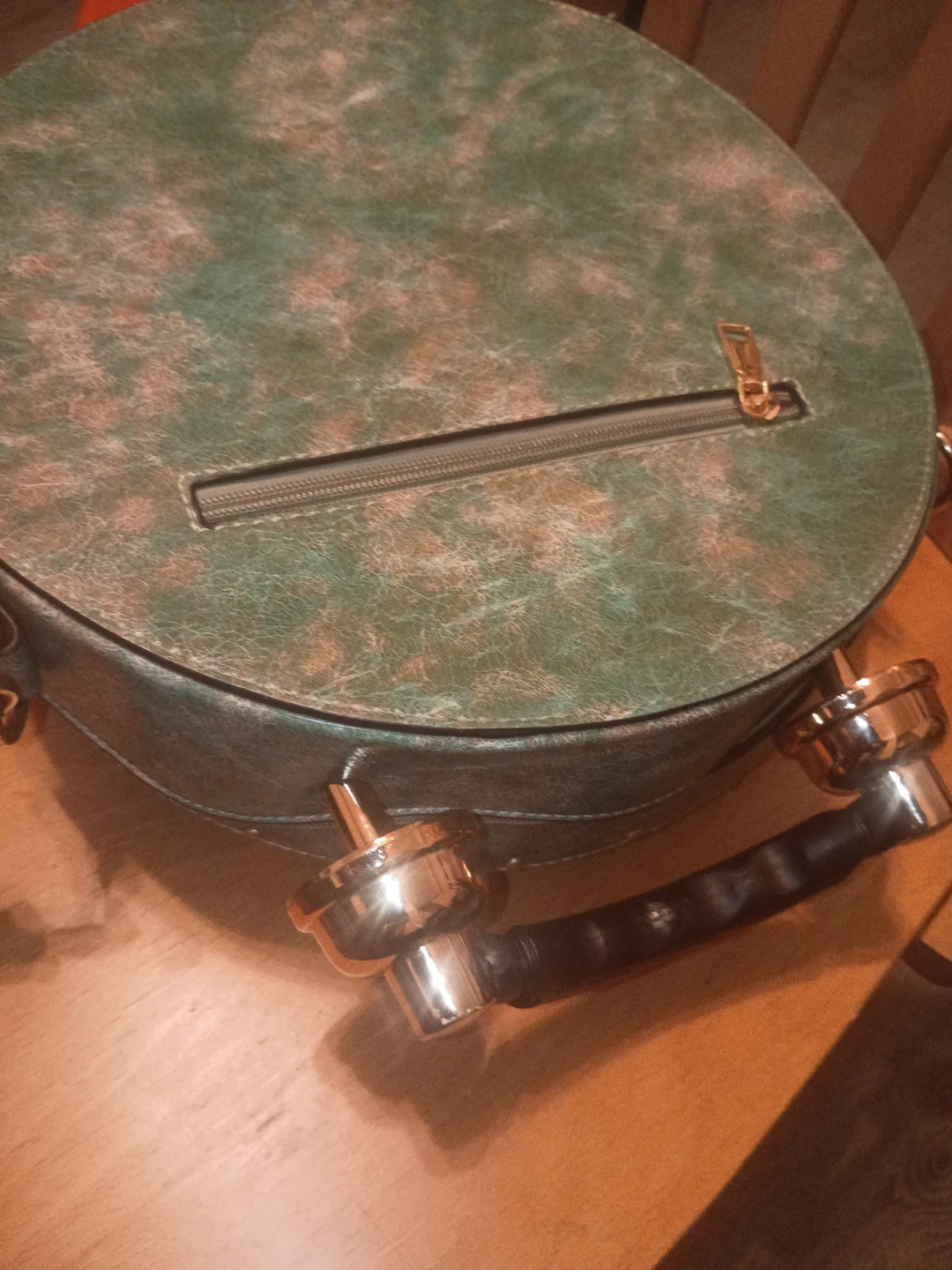 Round Green Faux Leather Clock Face Handbag - photo 3