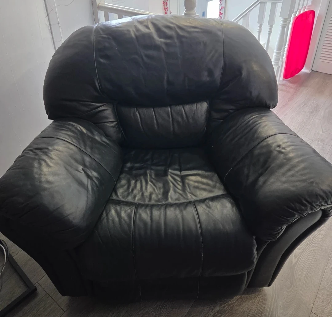 Black Leather Recliner Armchair - photo 2