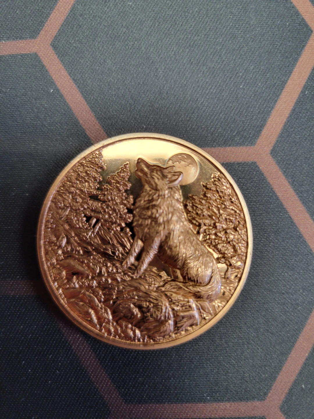 Wolf Howling at Moon 1oz 999 Copper Collectible - photo 2