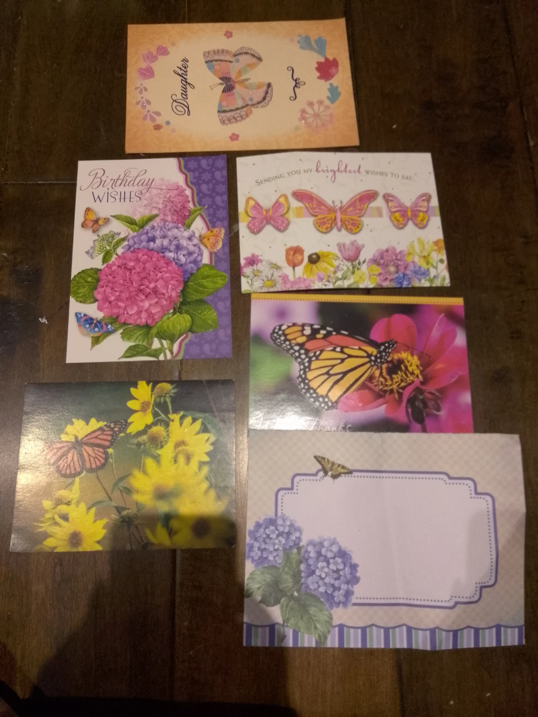 5 Butterfly & Floral Designed cards and 1 envelop ⚽