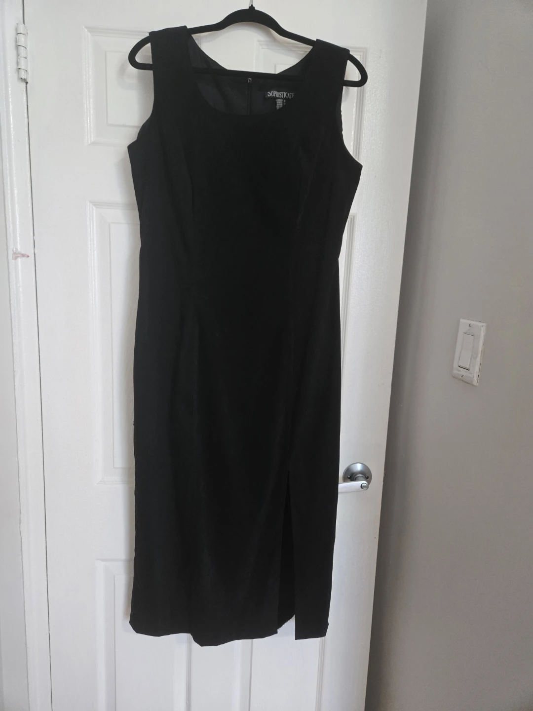 SOPHISTICATE Black Sleeveless Sheath Dress -Size 8