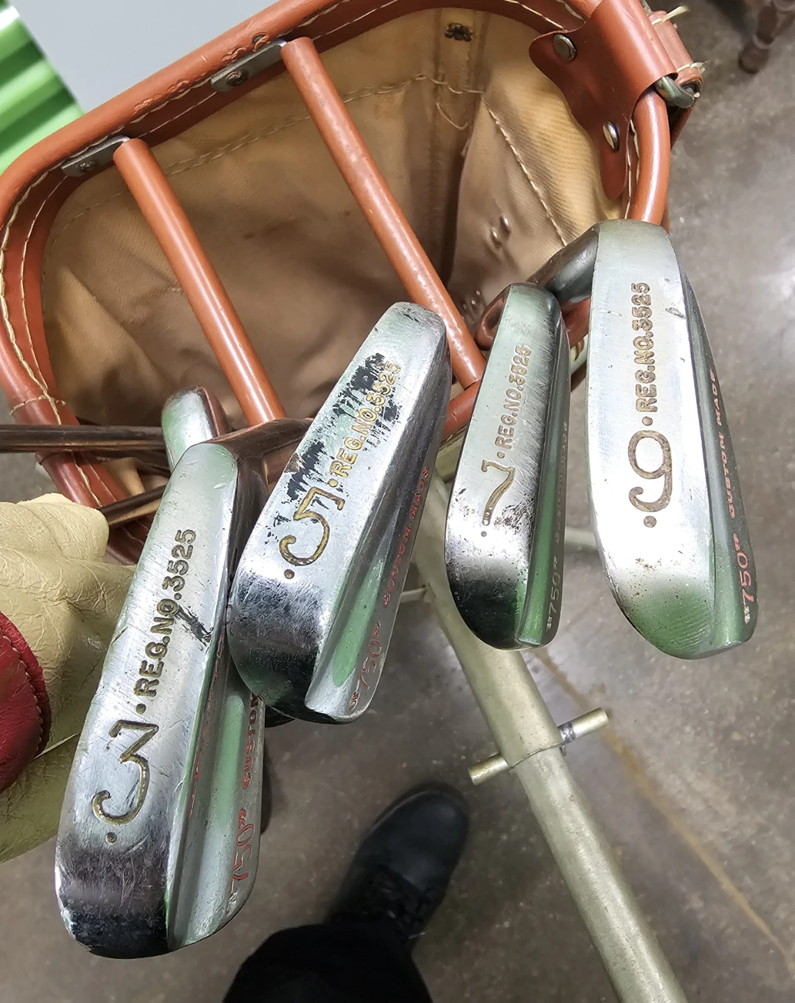 Vintage Regano Golf Clubs and Cart Set - photo 2