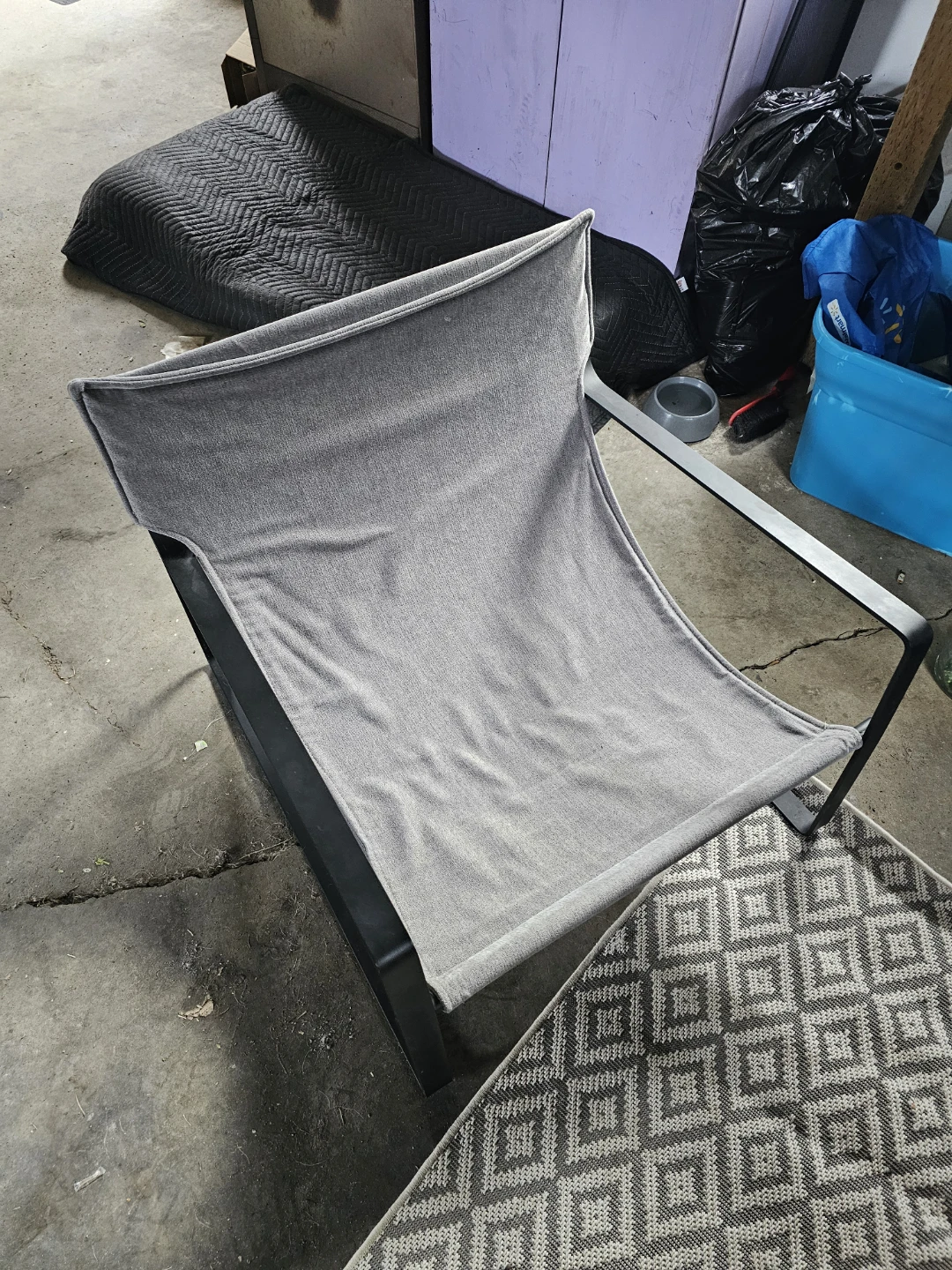 Grey accent chair with black metal frame - photo 3