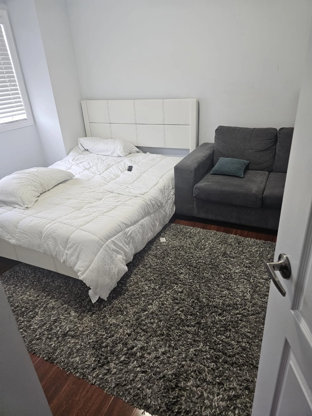 1 room in a clean home for rent - photo 2