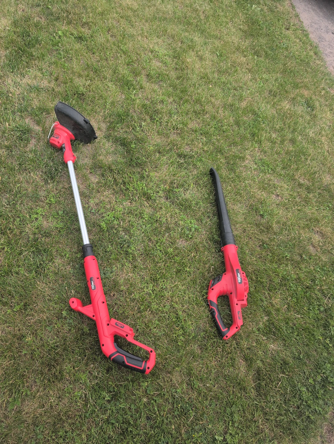 Toughbuilt Cordless Trimmer and Blower Combo with battery