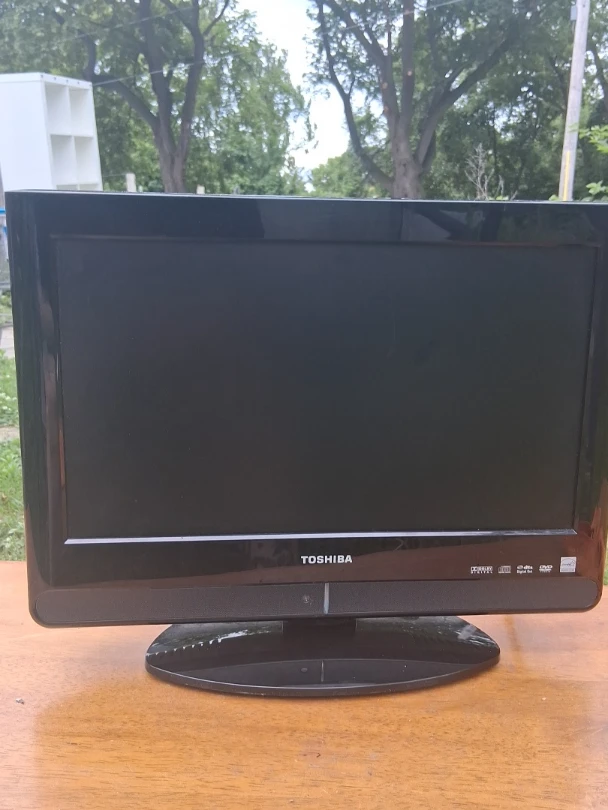 Toshiba Flat Screen TV with Built-in DVD Player
