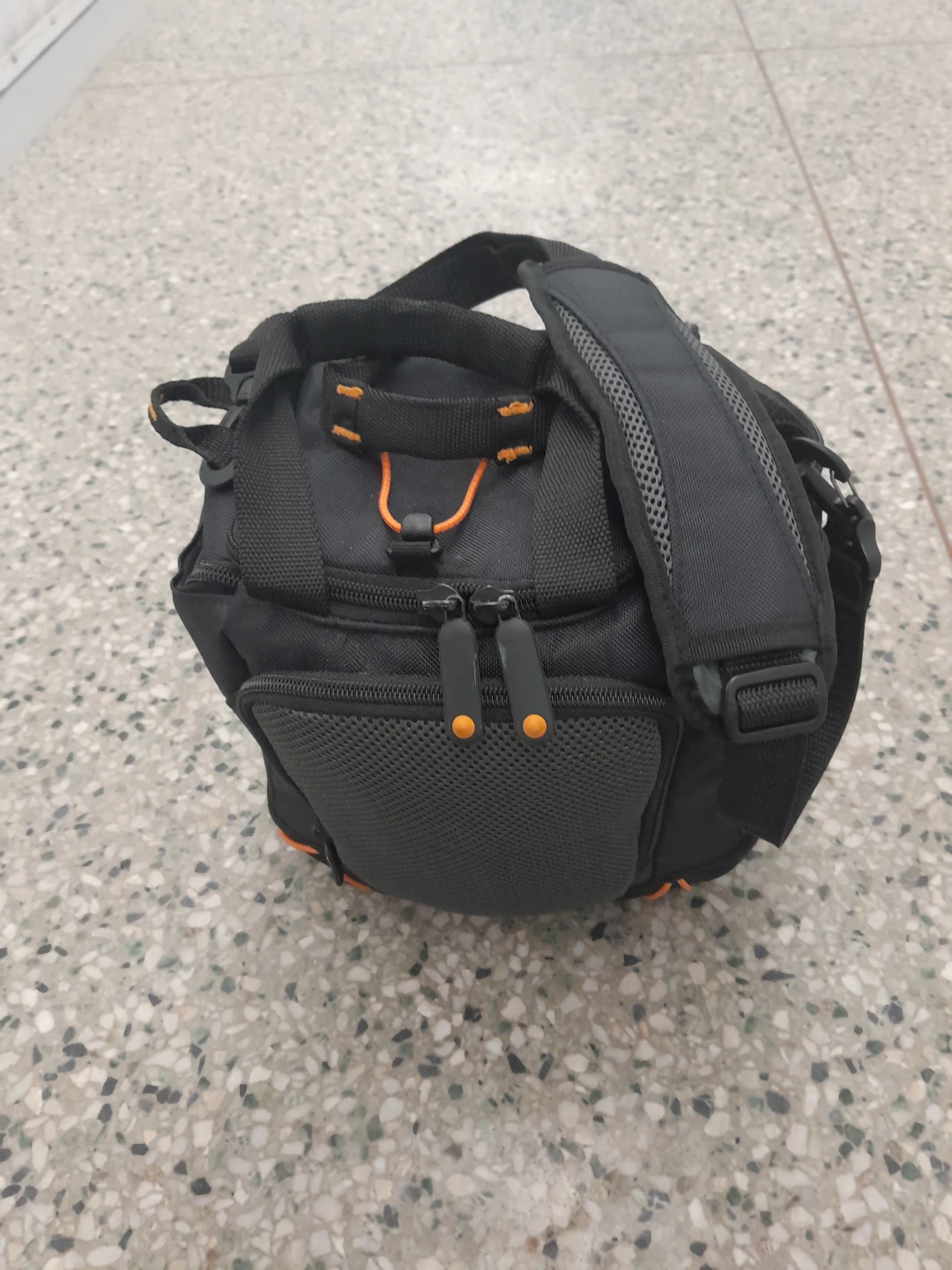Black Lunch Bag with Orange Accents 3L - photo 3