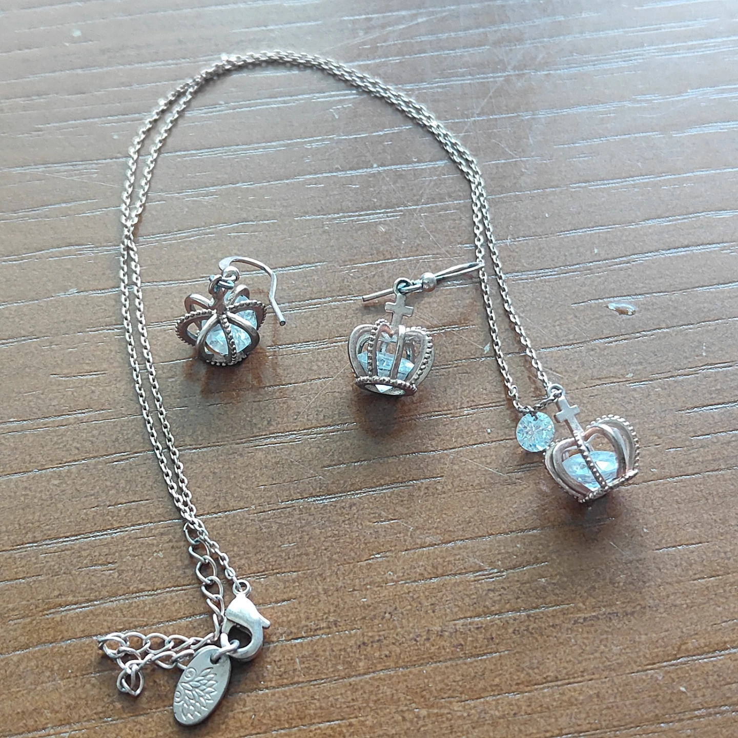 Crown earrings and pendant