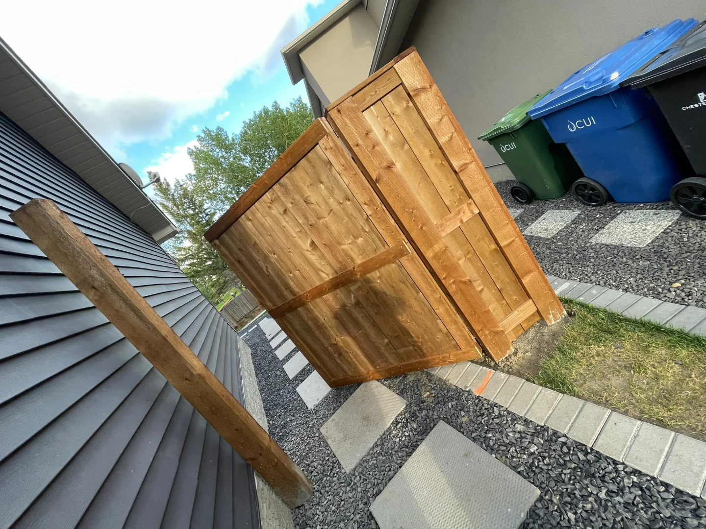 Wooden backyard fence - photo 2