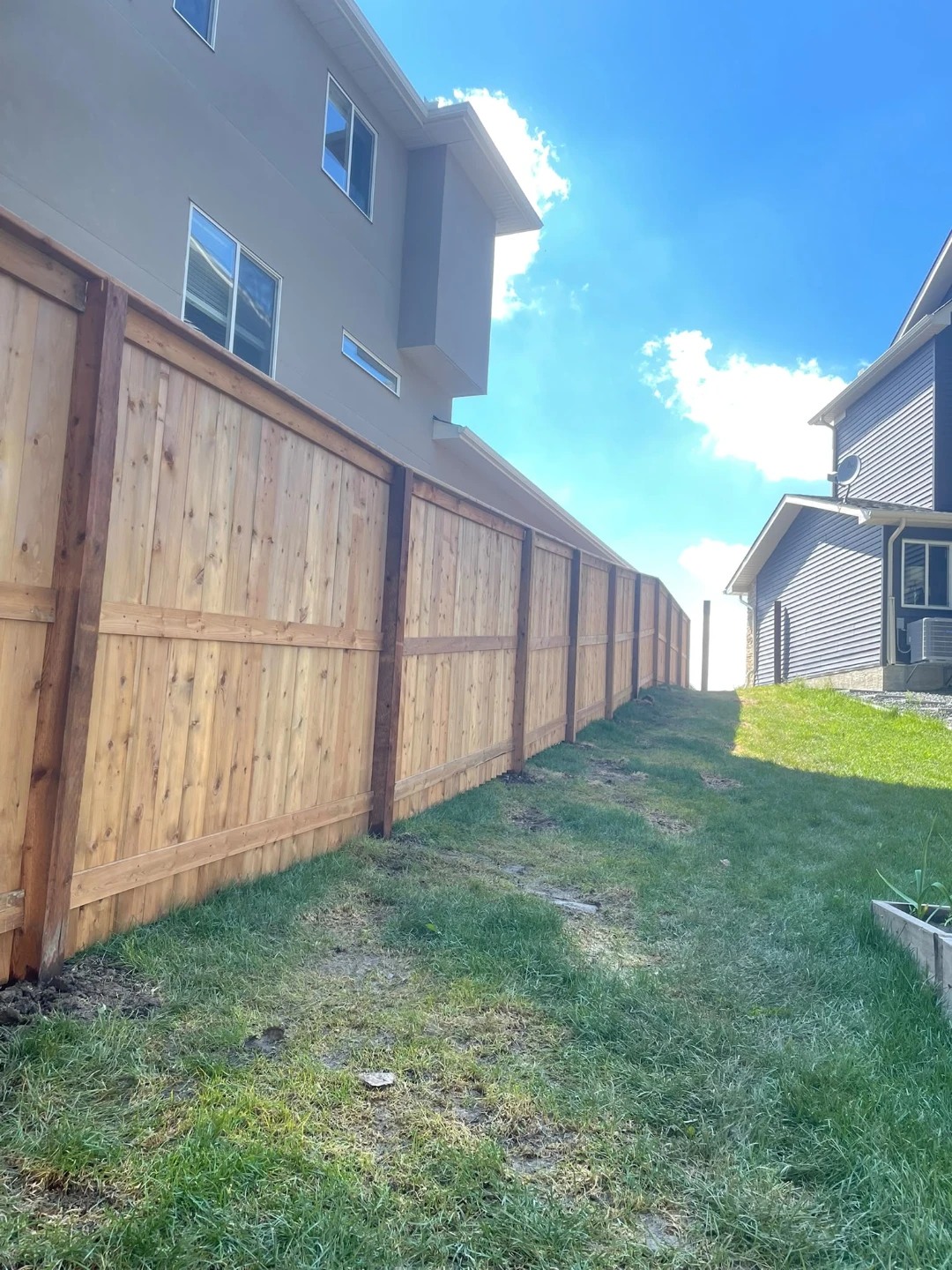 Wooden backyard fence - photo 5
