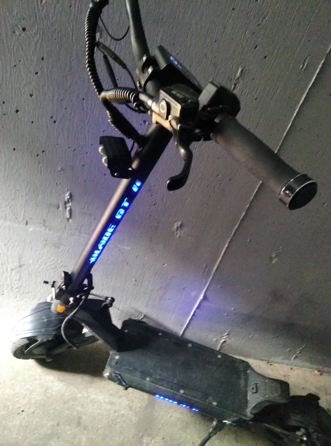 Blade GT II Electric Scooter - photo 2