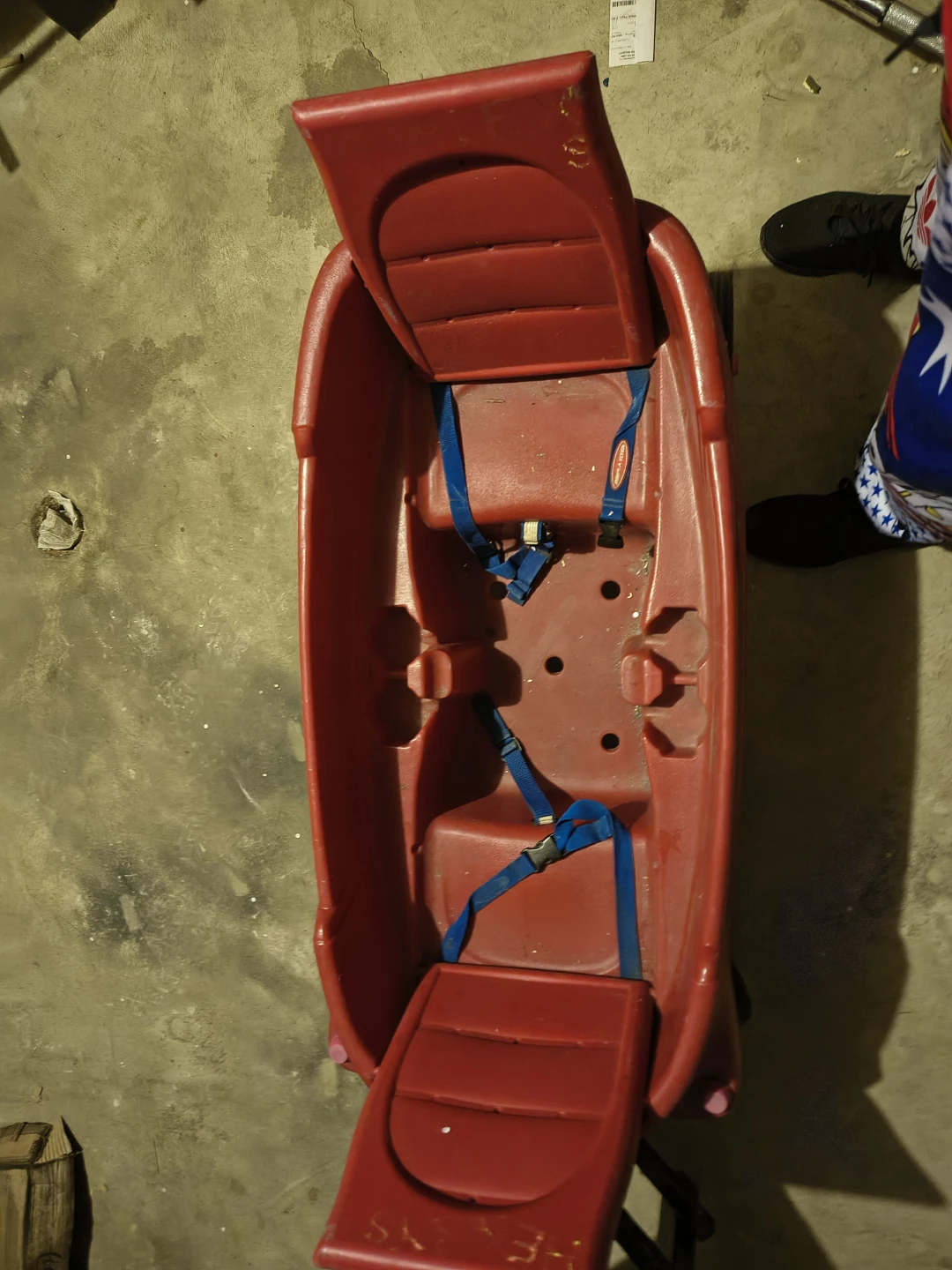 Radio Flyer Red Wagon with Seatbelts - photo 3