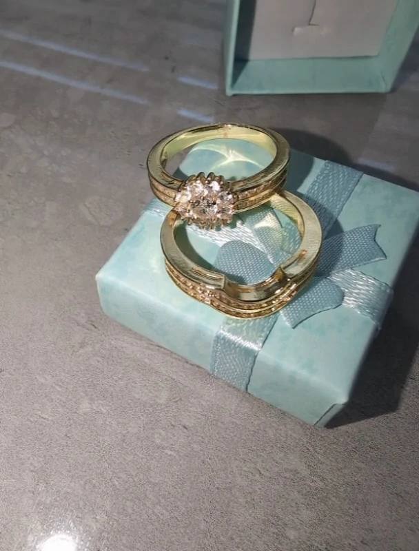 Gold tone bridal ring set with clear stones - photo 5
