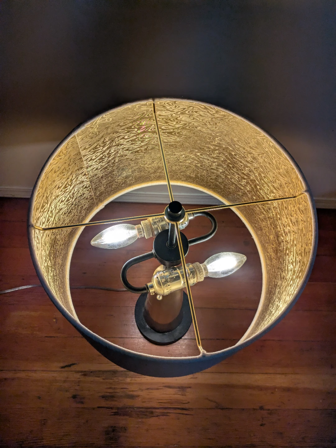 Table Lamp with Antique Gold Textured Shade - photo 5