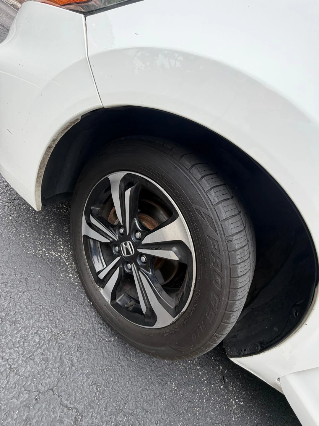 White Honda Civic Coupe 2015 - photo 4