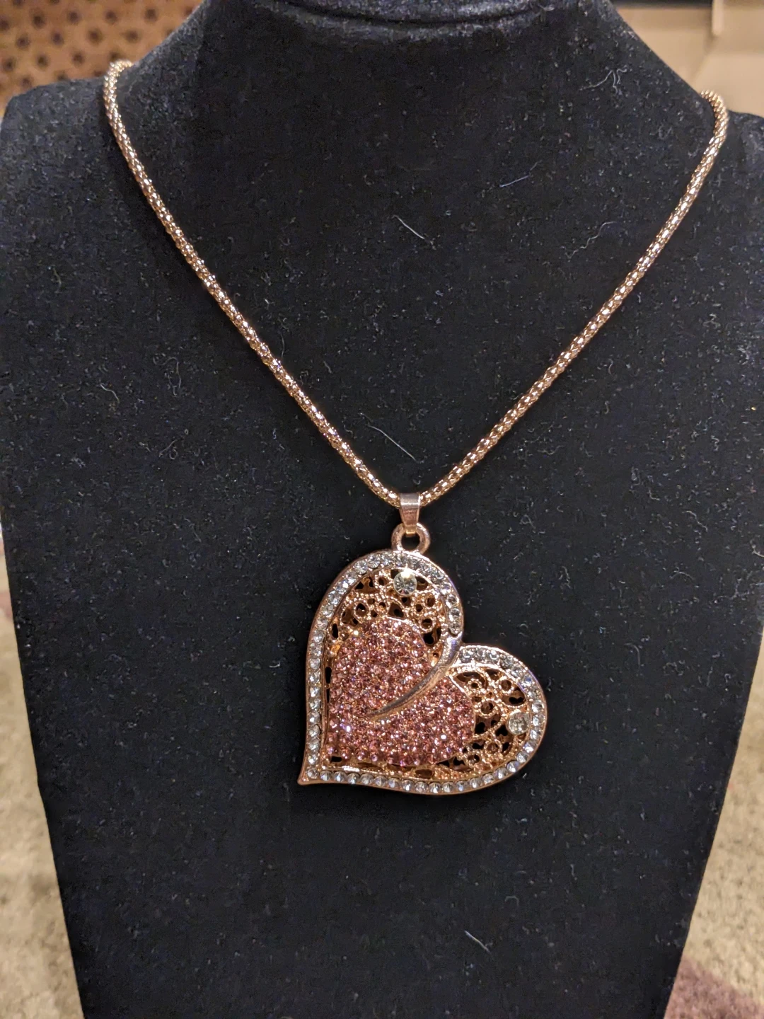 ⚽ Betsey Johnson Heart Pendant Necklace