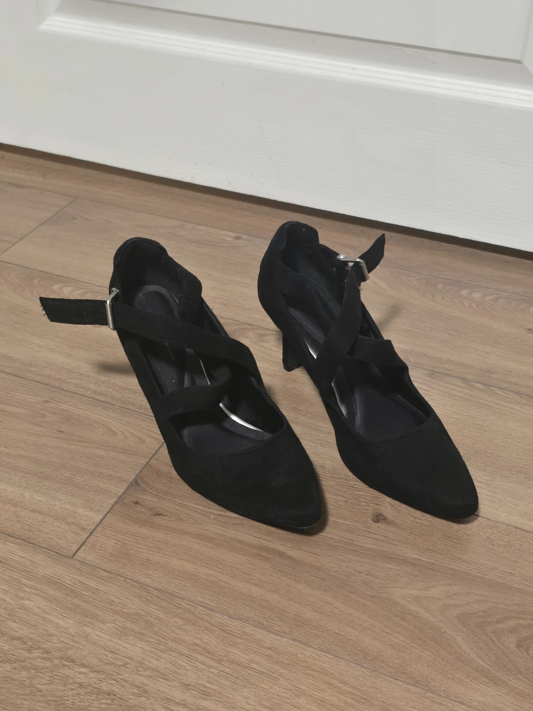 Black 8.5 women's suede heels