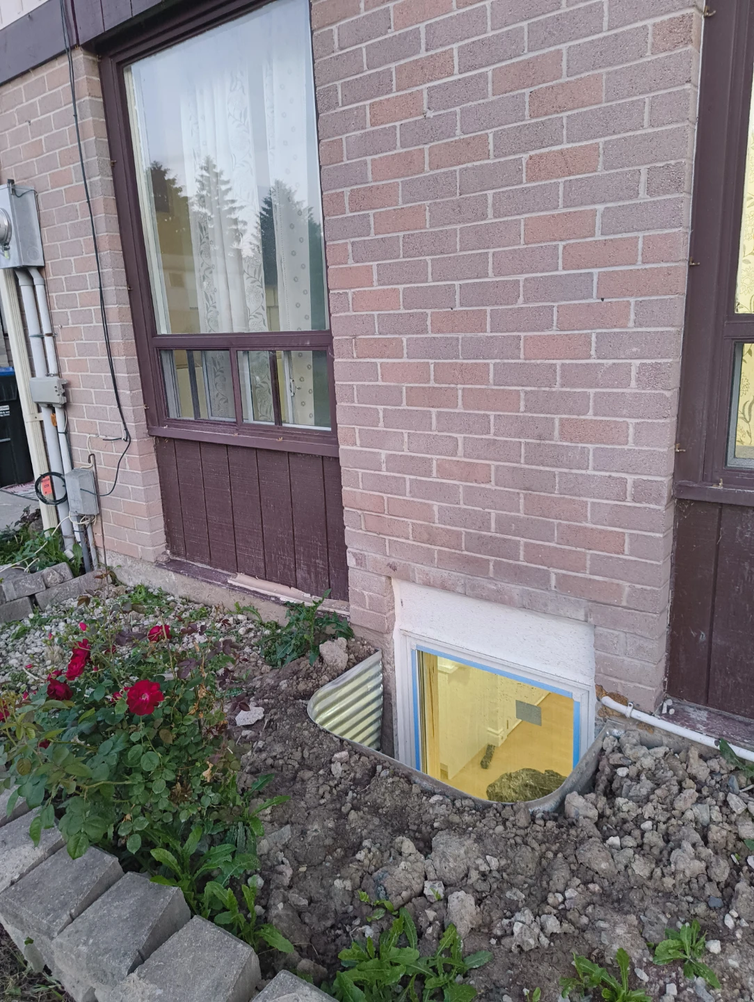 Legal Basement - One bedroom basement with Seprate entrance and - photo 2