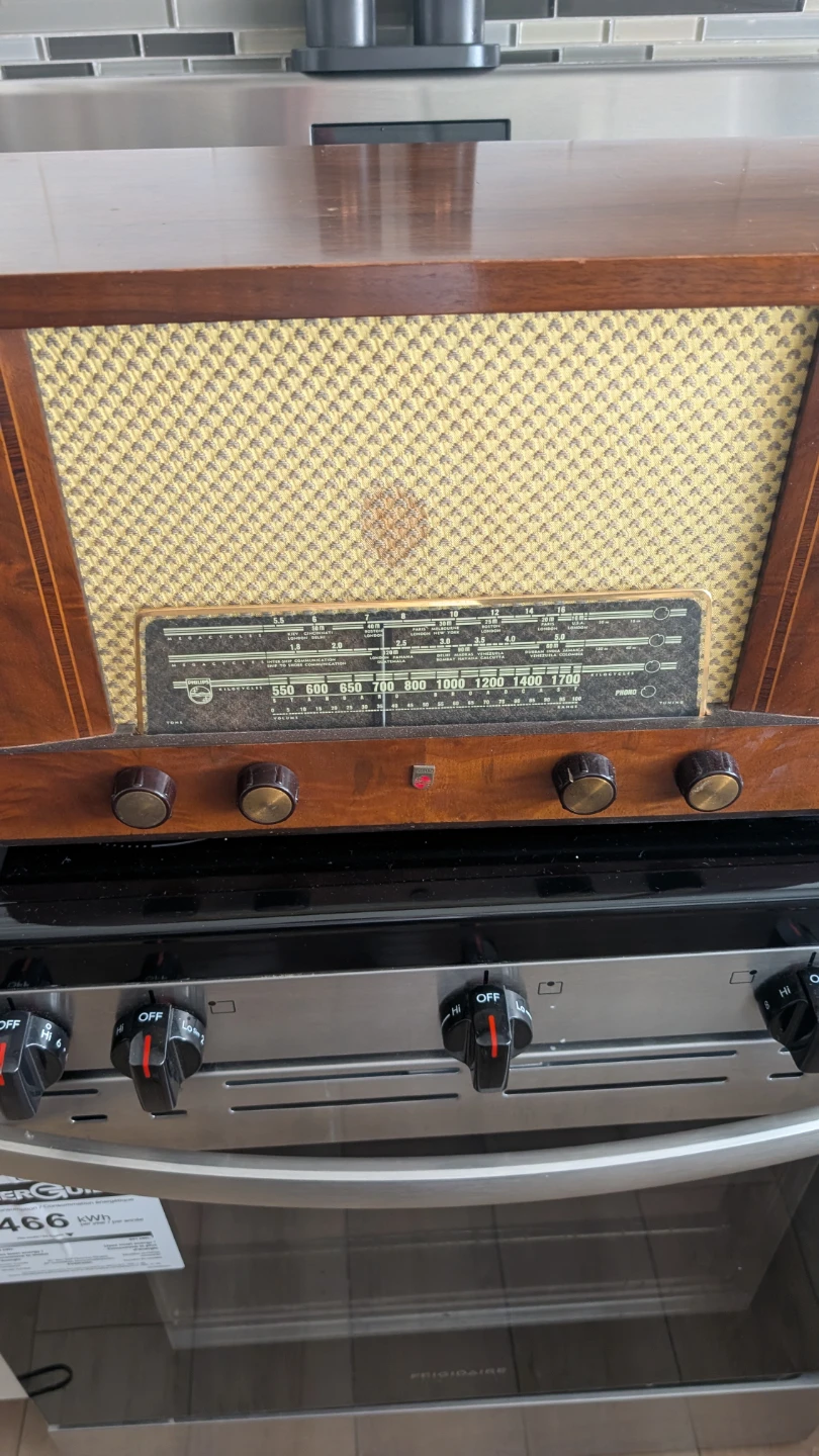 Vintage Philips Type 825 Radio
