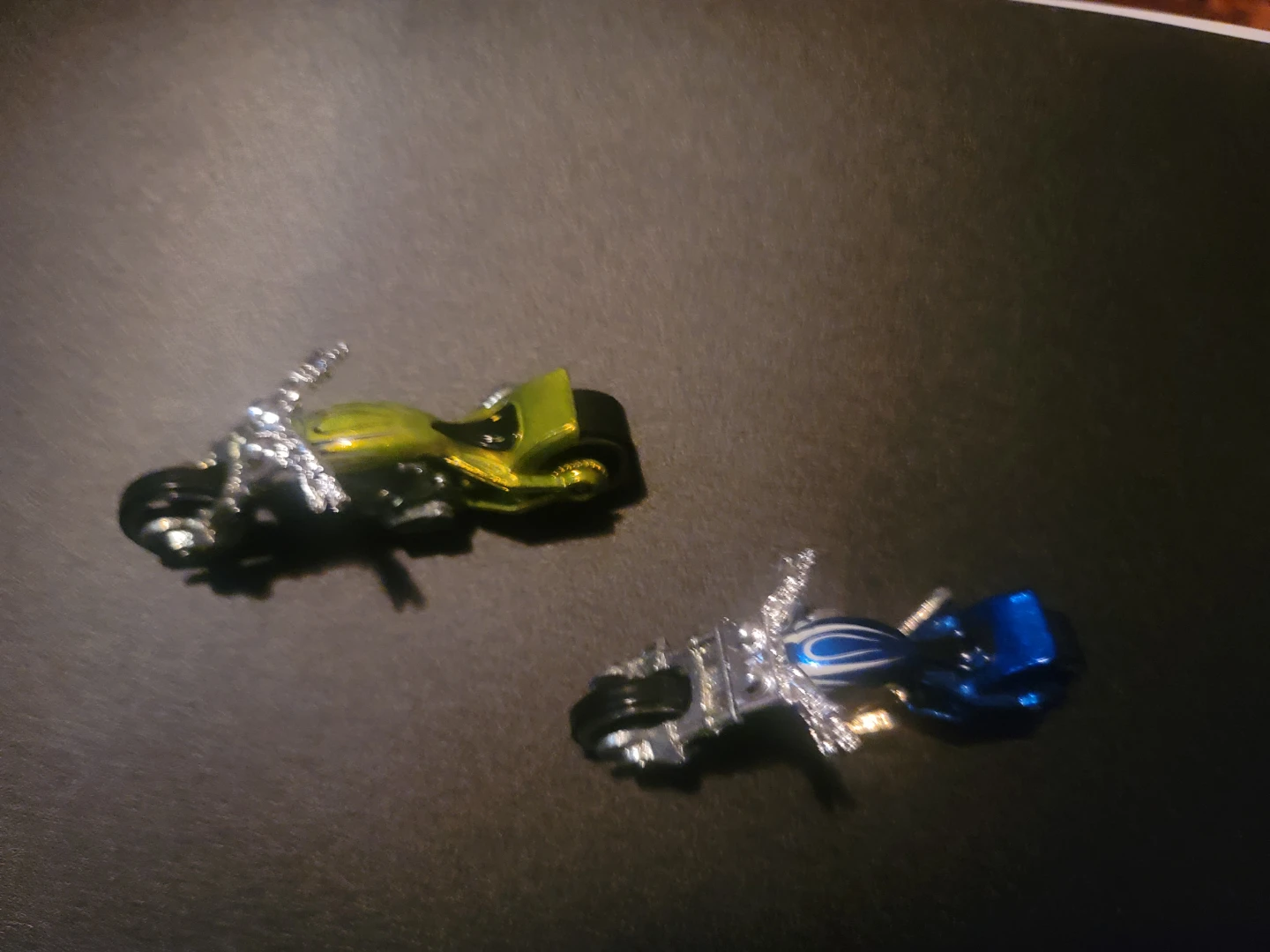 Hot Wheels Dark blue & yellow blast lane motorcycles - photo 2