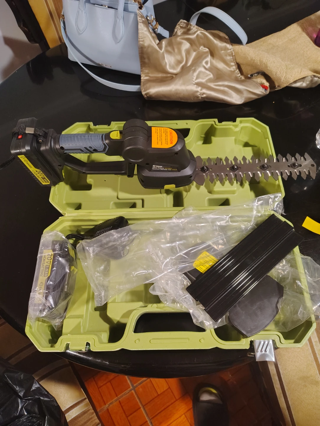 Saker Cordless Hedge Trimmer