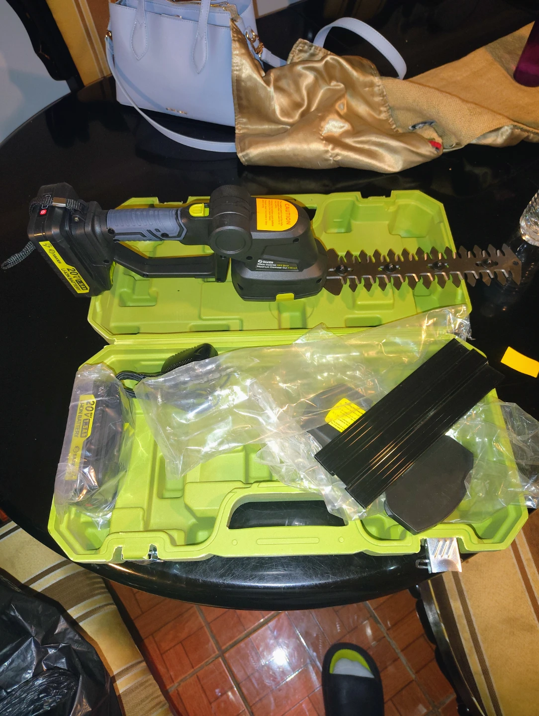 Saker Cordless Hedge Trimmer - photo 2
